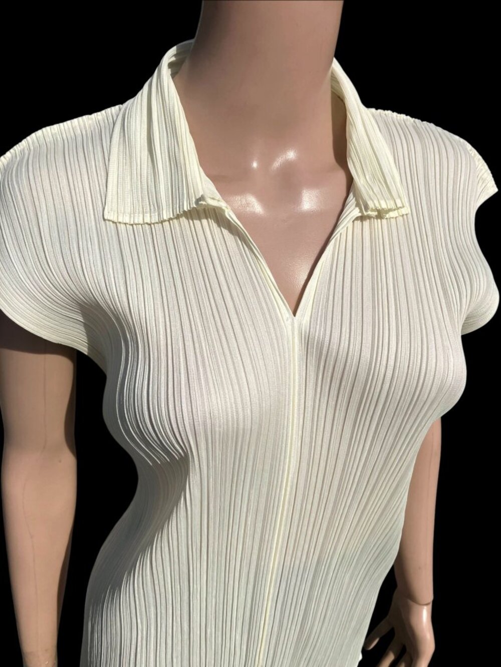 Vtg ISSEY MIYAKE Cream Ivory Pleated Polo Style Cap Sleeve Shirt Top Size L XL